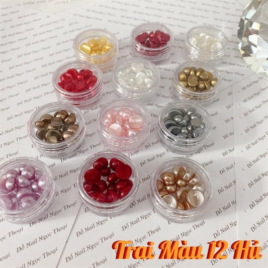 12-color pearls decorate the nail