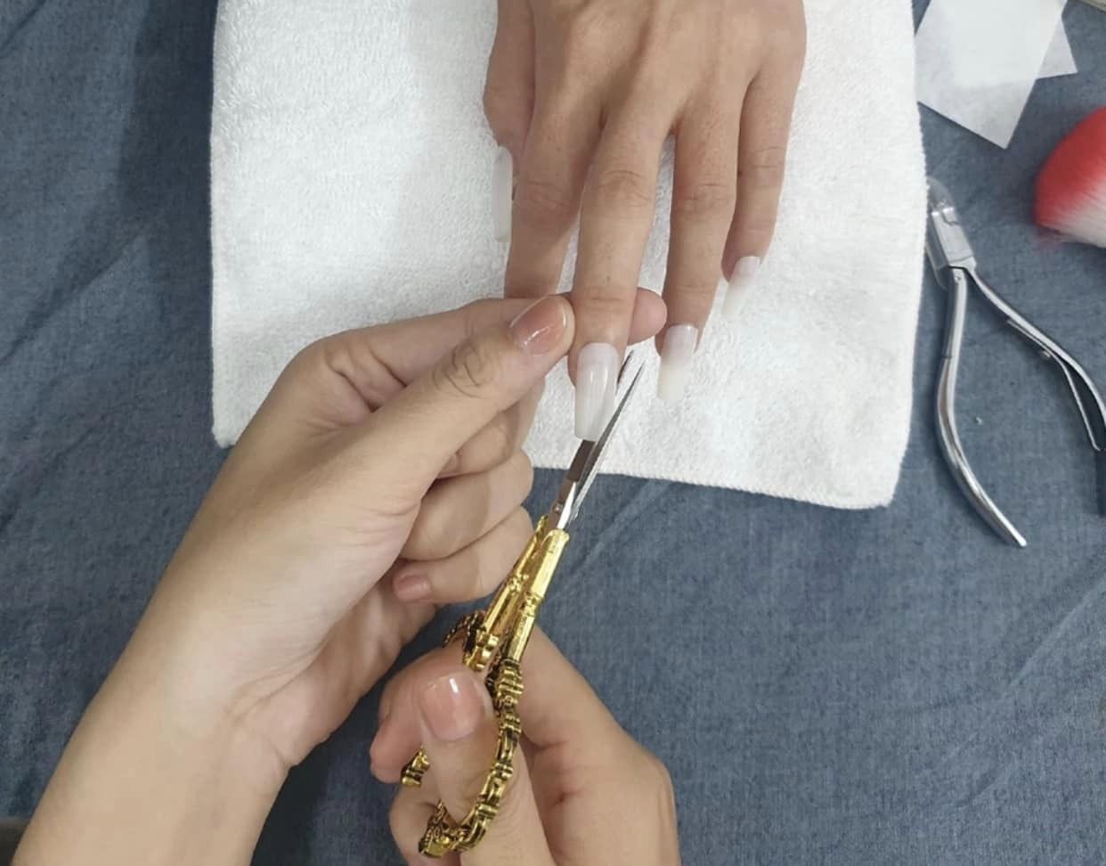 Nail cutter for fake nails of good quality, specialized in classic patterns for nail technicians.