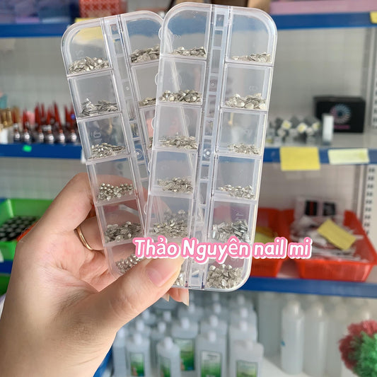 SET OF VARIOUS SIZES FOR NAIL DECORATION