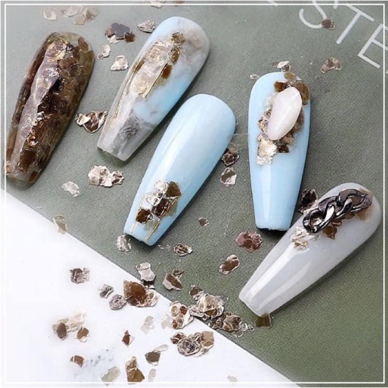 Beautiful 3D shattered glass nail set. The set includes 6 full bottles, suitable for decorating on any nail background.