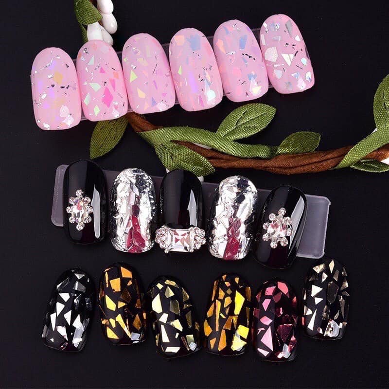 Beautiful 3D shattered glass nail set. The set includes 6 full bottles, suitable for decorating on any nail background.